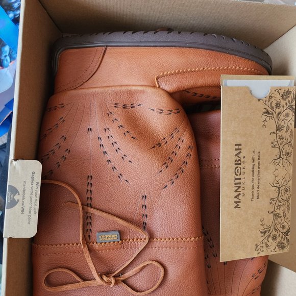 Mukluks-Size 9 - Picture 2 of 3